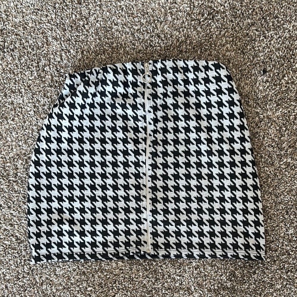 Black and White Houndstooth Skirt